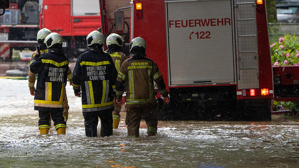 Aufräumarbeiten nach Überschwemmungen in Kufstein