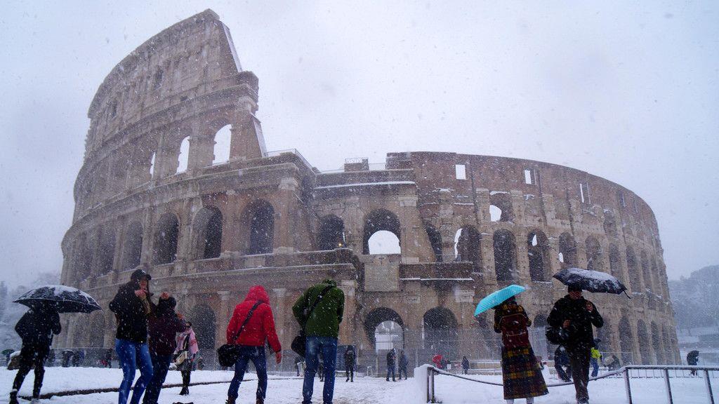 Rom versinkt im Schnee