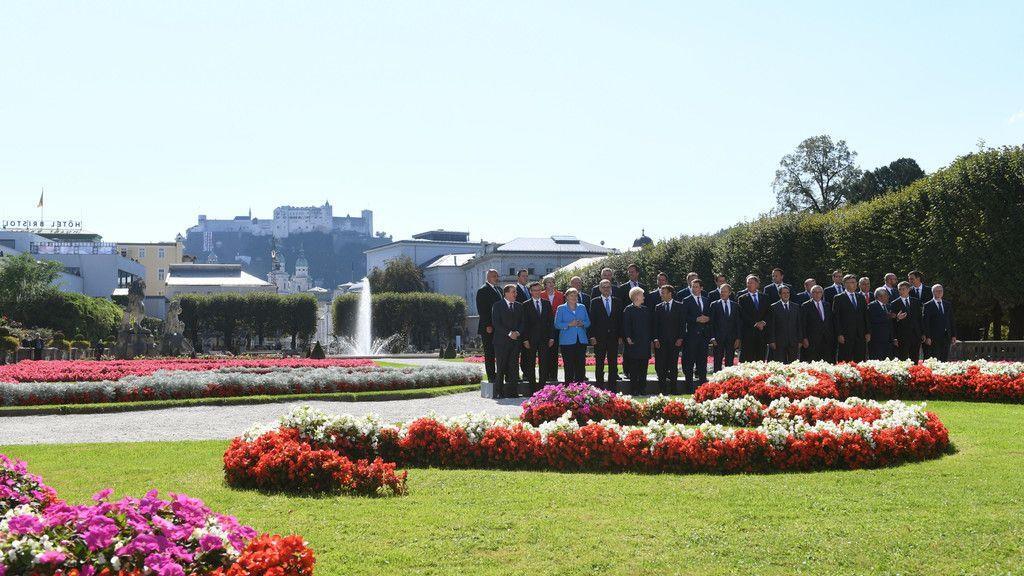 EU-Gipfel: Familienfoto im Mirabellgarten