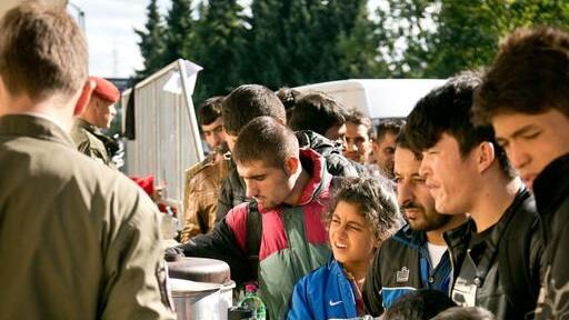 Zahlreiche Helfer am Grenzübergang