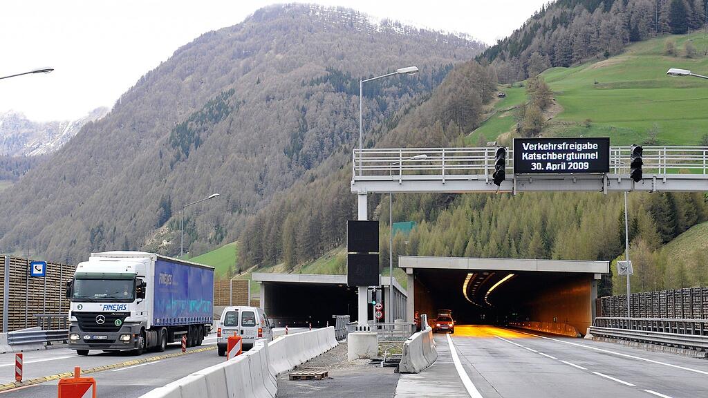 Wegen einer Panne ließen die Täter den Lkw einfach im Tunnel stehen.