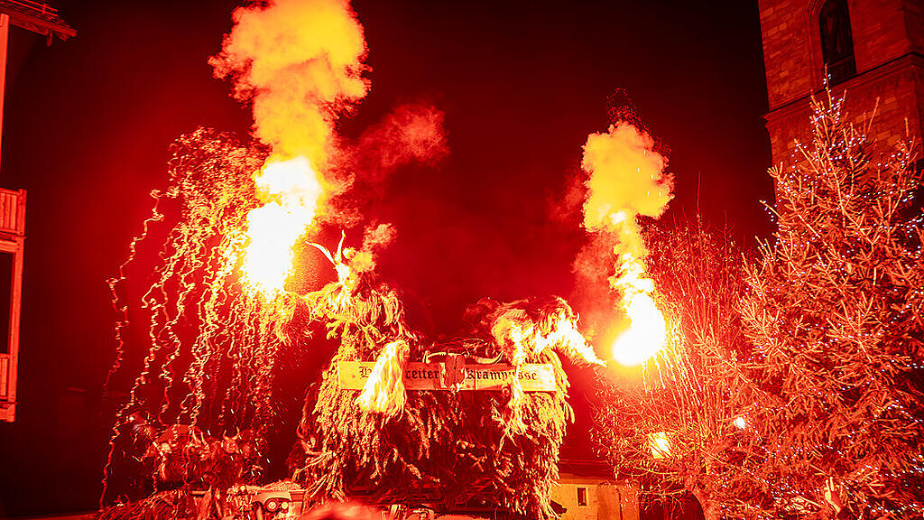 Krampuslauf im Ortszentrum, Großgmain