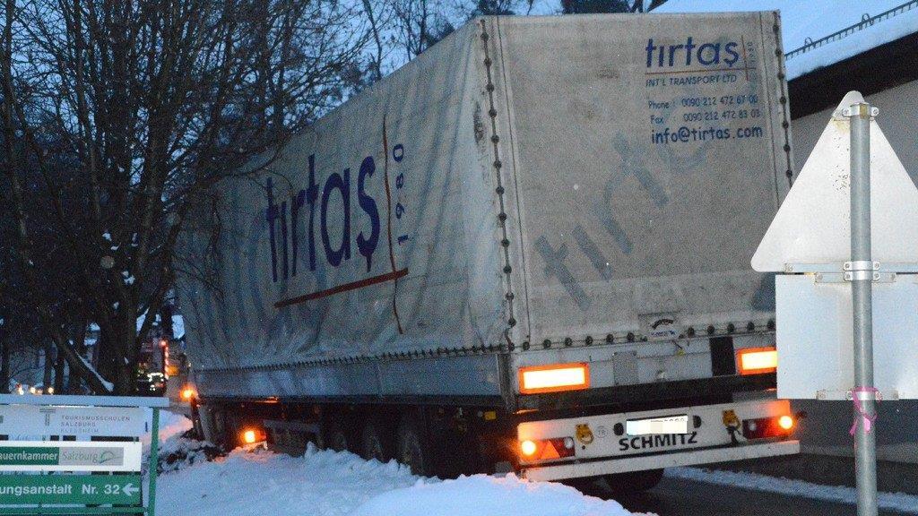 Schwierige Lkw-Bergung