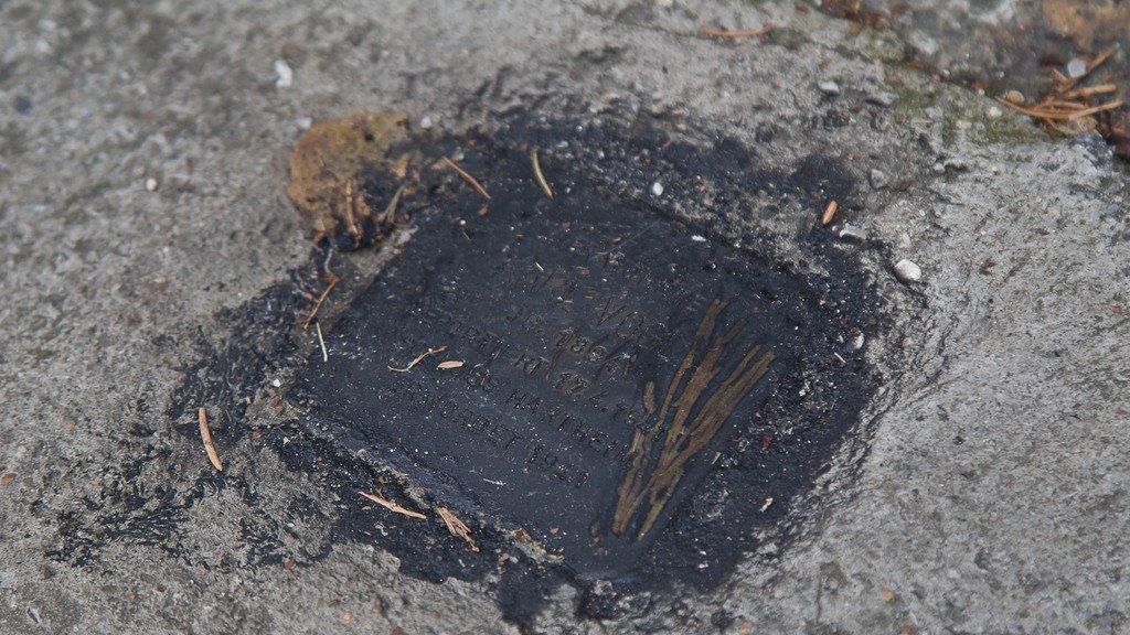 Erneut Stolpersteine in Salzburg beschmiert