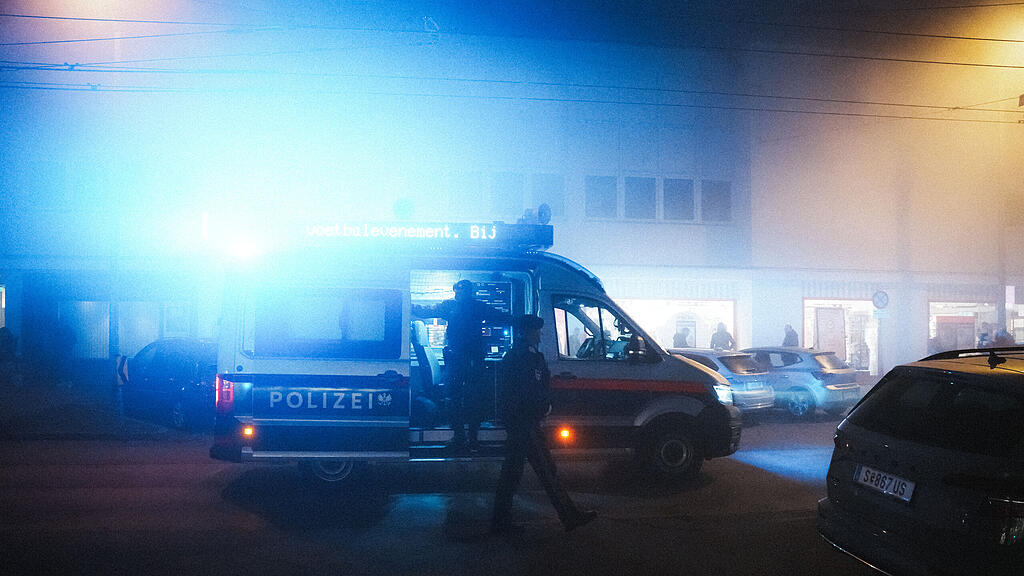 Fanmarsch von Go Ahead Eagles in Salzburg