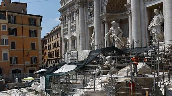 Der Brunnen war lange Zeit unter einem Gerüst versteckt