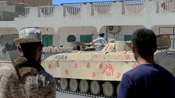 Panzer rücken gegen IS-Stellungen in Sirte vor