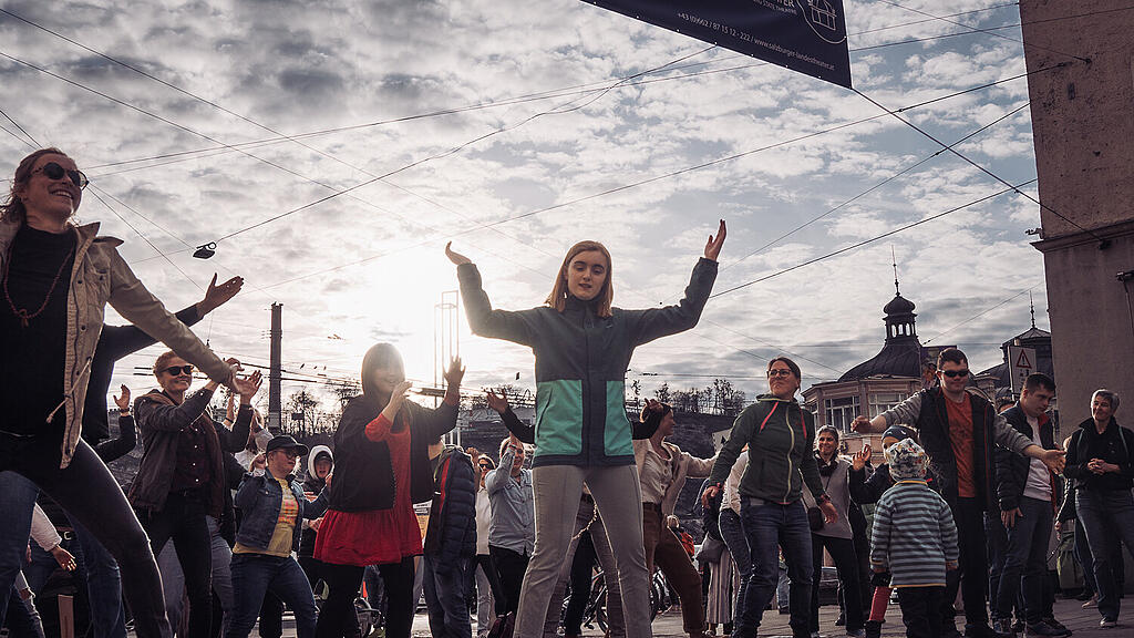 Flashmob-Tanzen am Welt-Down-Syndrom-Tag