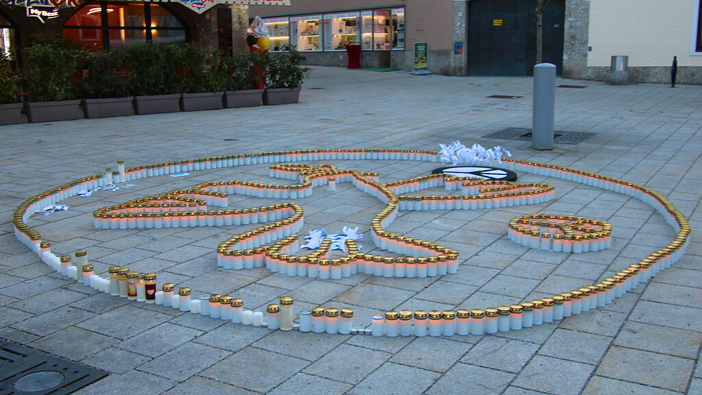 Hallein hilft: Lichtermarsch f\u00fcr Ukraine