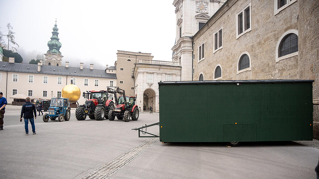 Aufbau Christkindlmarkt