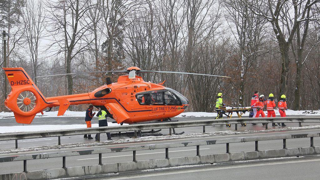 A8: Lkw-Lenker bei Unfall schwer verletzt
