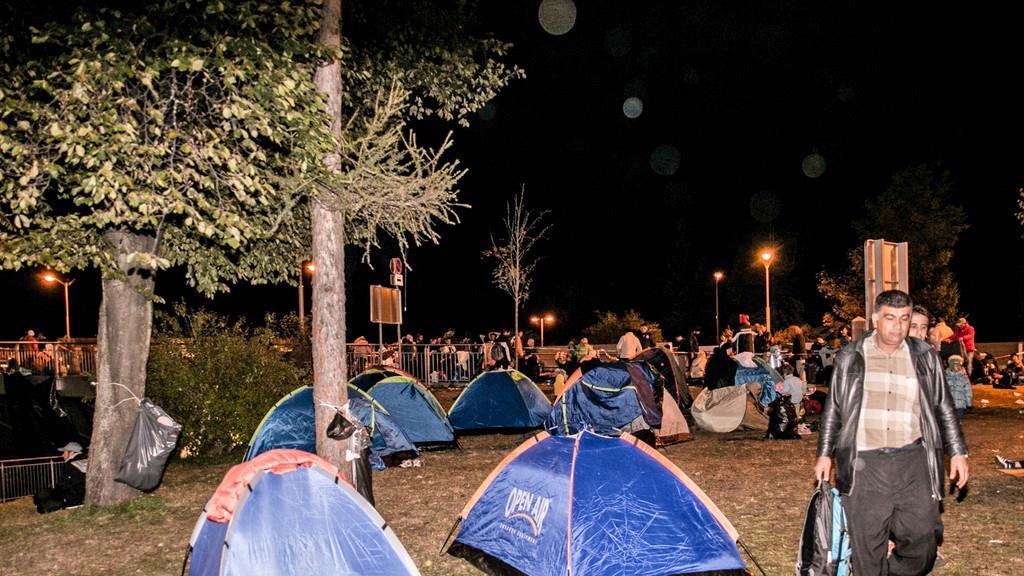 Flüchtlinge übernachten an Grenze zu Freilassing