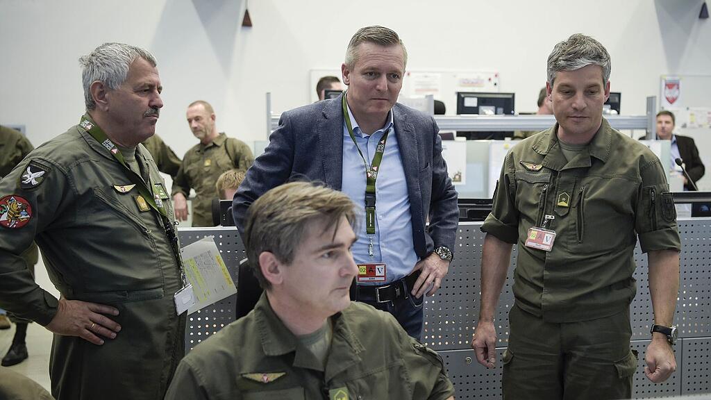 Wie es mit der Luftraumüberwachung in Zukunft aussieht, ließ Verteidigungsminister Kunasek weiter offen.