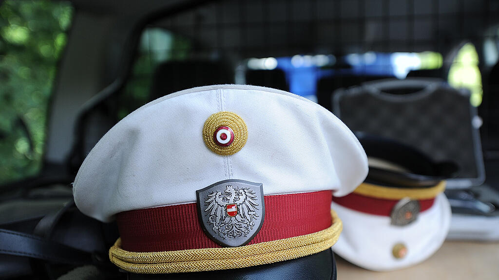 Die echte Polizei sucht nach den falschen Polizisten. (Themenbild)