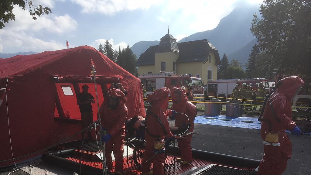 Zu einer großangelegten Übung versammelten sich Einsatzkräfte in Lofer.