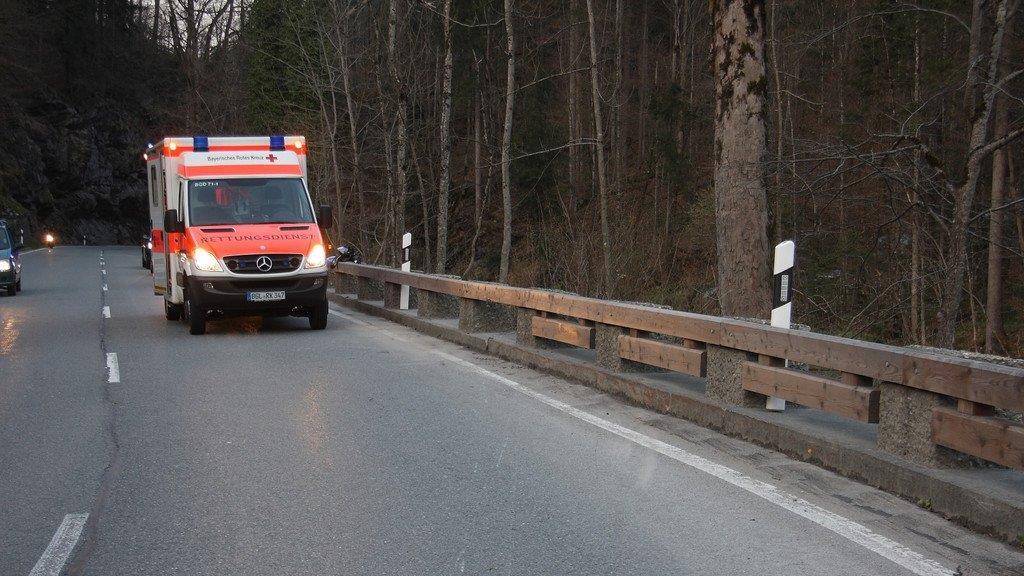 B305: Biker schwer verletzt