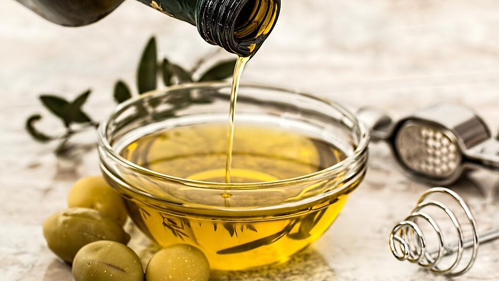 olive-oil-ge9a63afc9_1920.jpg