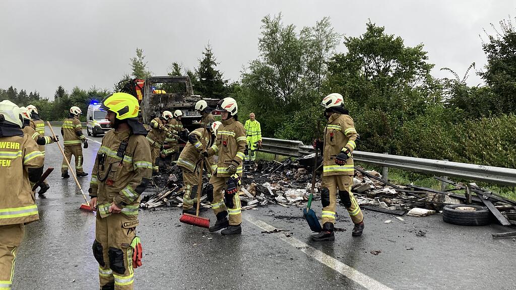 Fahrzeugbrand auf A10 bei Pfarrwerfen