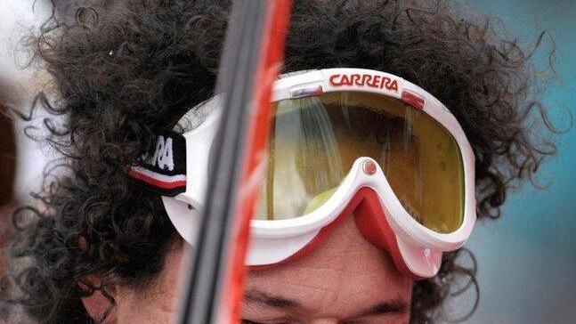 Schönfelder verabschiedet sich in Sölden im 70er-Outfit