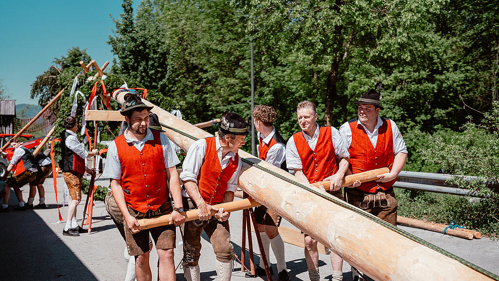 Maibaumaufstellen Leopoldskron