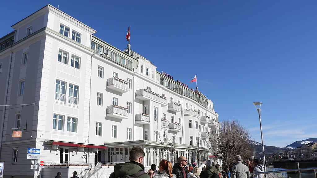 Fr\u00fchlingshafte Sonne in Salzburg