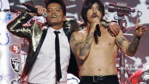 Bruno Mars & Red Hot Chili Peppers live beim Super Bowl 2014