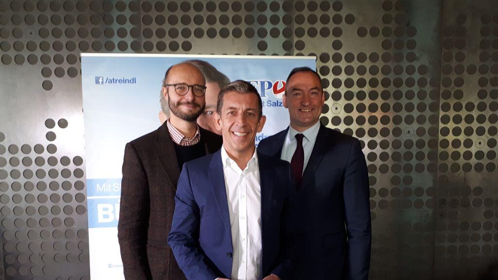 FPÖ-Bürgermeister-Kandidat Andreas Reindl (Mitte) holte sich zur Pressekonferenz Unterstützung von den Parteikollegen Detlef Wimmer (links) und Mario Eustacchio (rechts).
