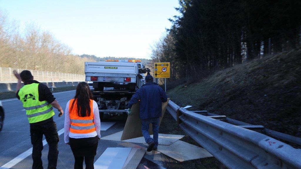 Ladegut auf A1 verstreut