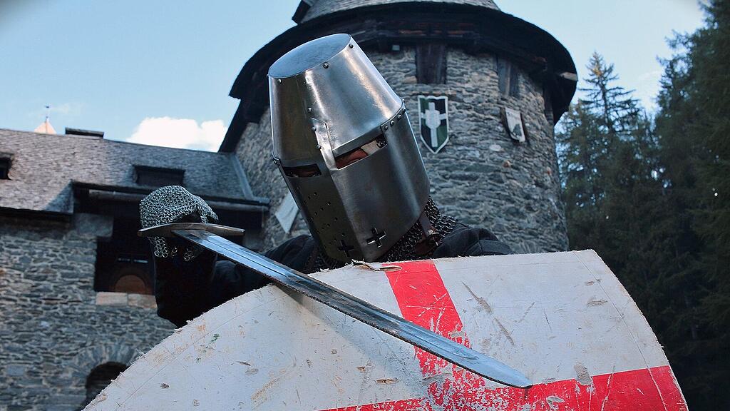 Mittelalterfest auf Burg Finstergr\u00fcn