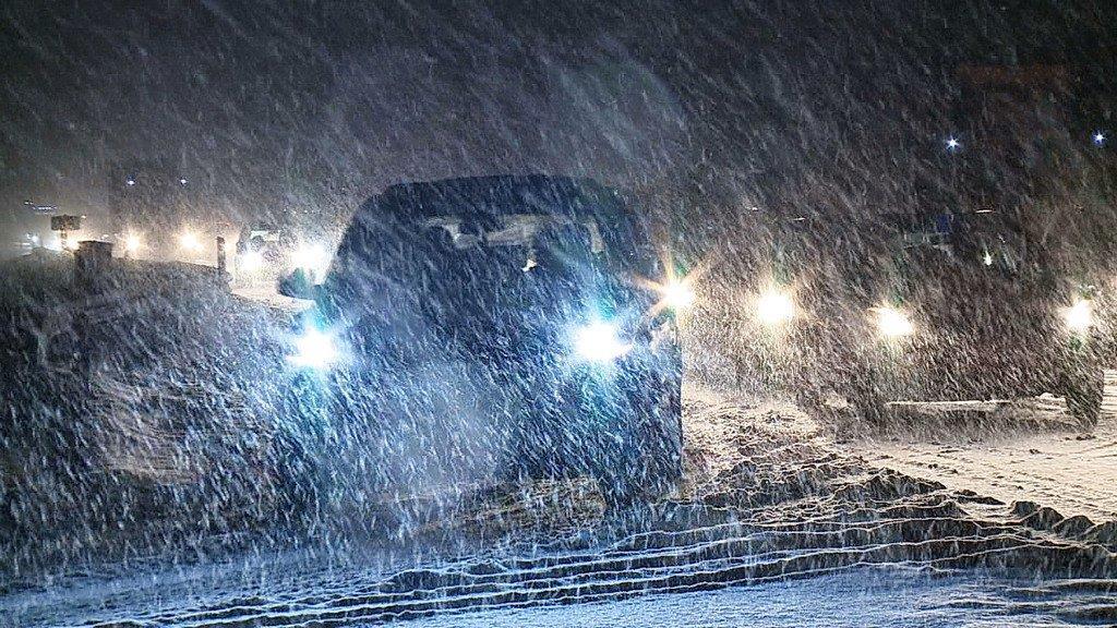Schnee: A8 bei Neukirchen gesperrt