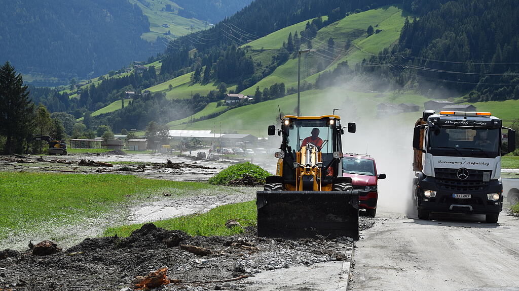 Unwetter_Mittersill_Aufr\u00e4umarbeiten III