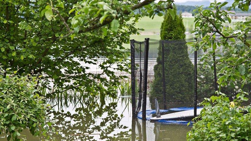 Wallersee trat über Ufer