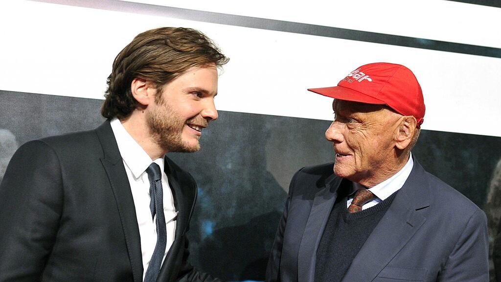 Lauda-Darsteller Daniel Brühl und Niki Lauda selbst bei der Premiere von "Rush" in Wien.