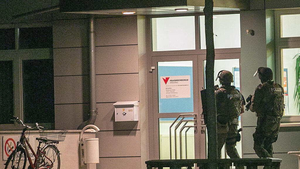 Weil unklar war, ob der Täter noch im Gebäude ist, rückte die Cobra vor.
