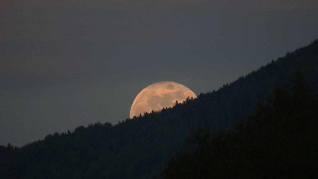 Vollmond über Salzburg