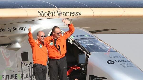 Die beiden Piloten Bertrand Piccard und Andre Borschberg