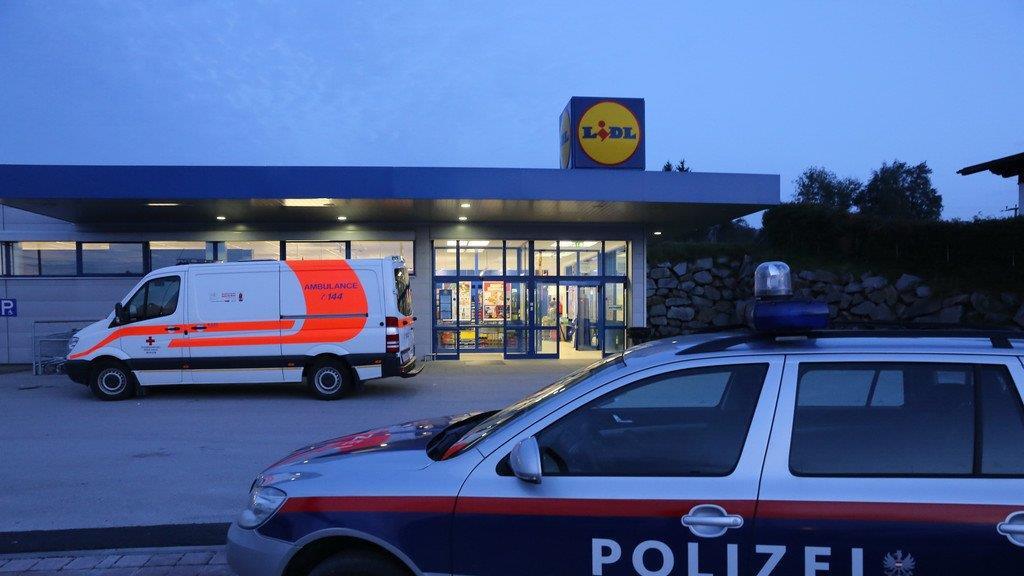 Unbekannter überfällt Lidl
