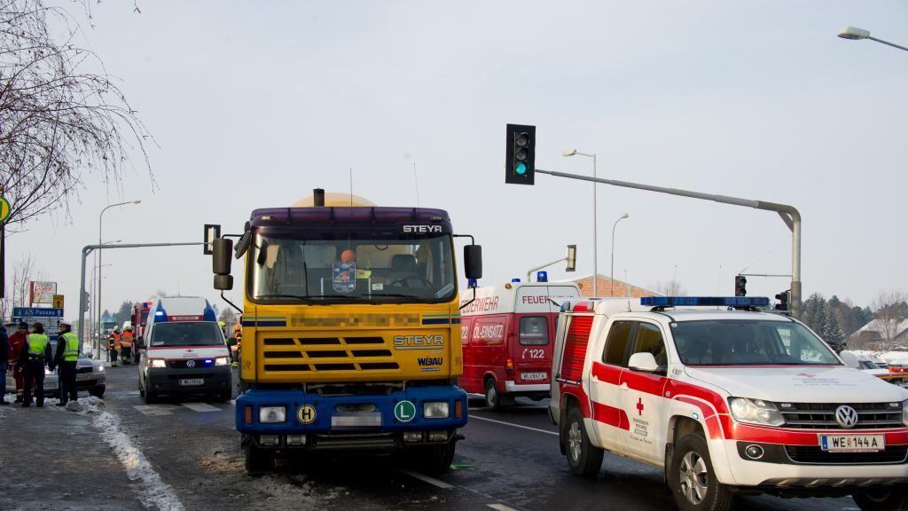 Dieser tonnenschwere Betonmischer hätte beinahe für eine Tragödie gesorgt.