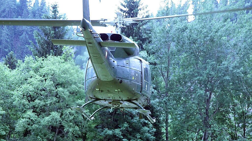 Die Hubschrauber absolvierten in den betroffenen Gebieten zahlreiche Flüge.