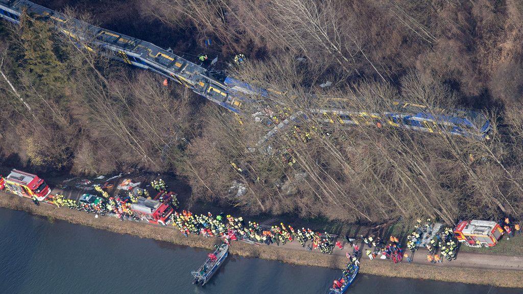 Zugunglück in Bad Aibling: Erschreckende Luftbilder