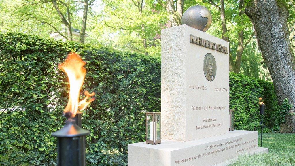 Trauerfeier am Ehrengrab von Karlheinz Böhm