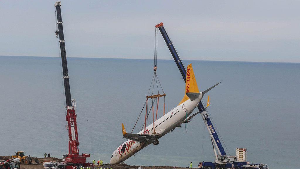 Flugzeug wird geborgen