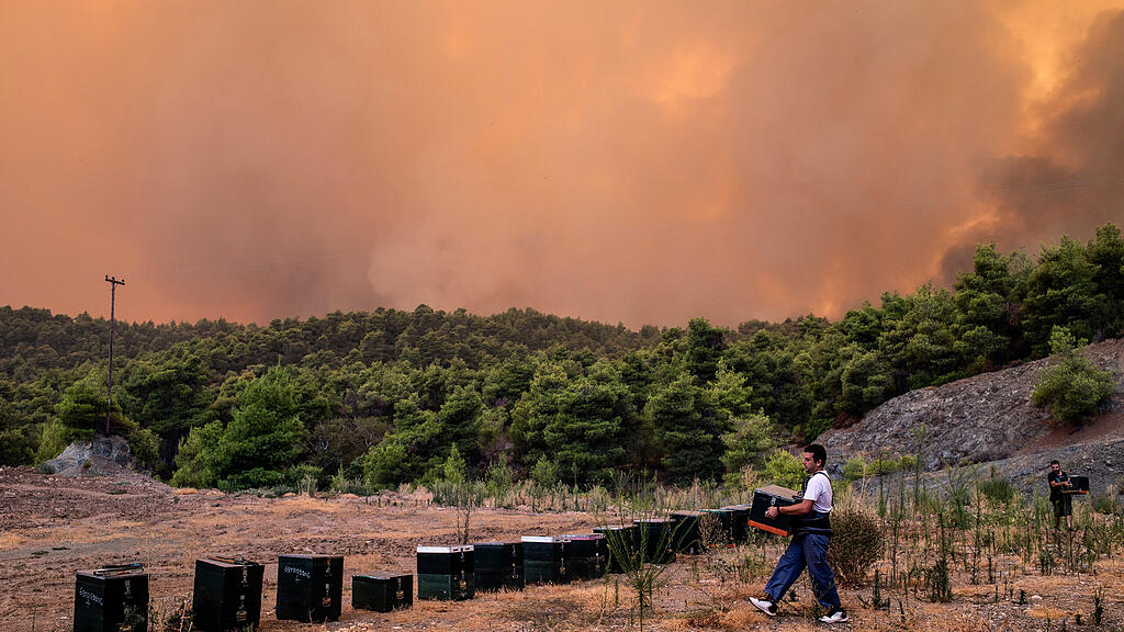 Feuer auf griechischer Insel