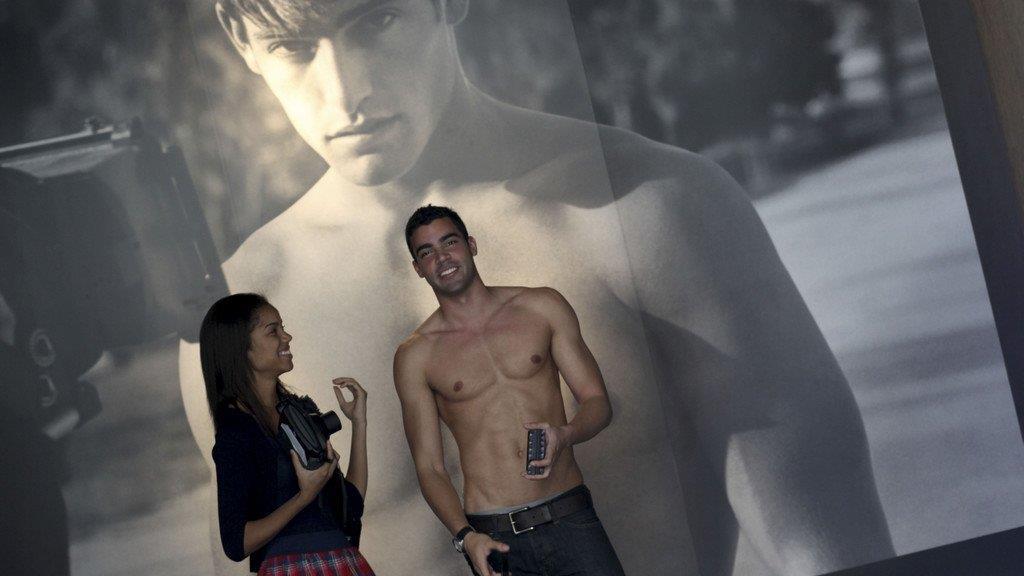 Schöner Schein bei Abercrombie & Fitch: Shops und halbnackte Models