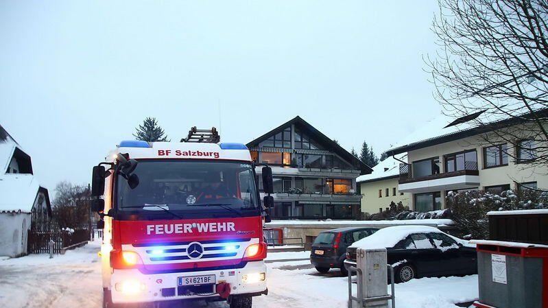 Die Bewohnerin und ihre beiden Hunde konnten von der Feuerwehr gerettet werden.