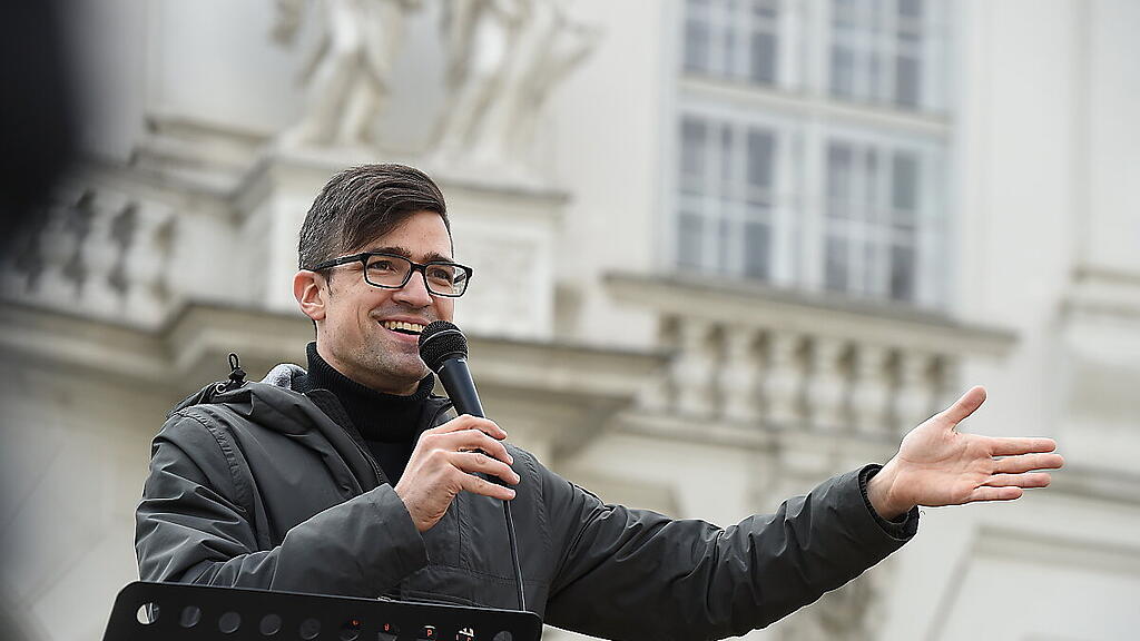 Schwingt Sellner Reden auch das Tanzbein?