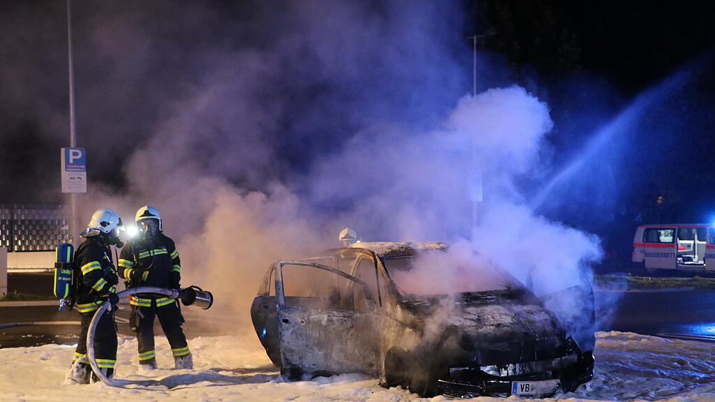 Pkw-Brand in Mondsee