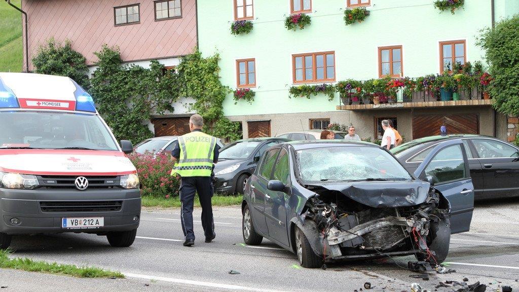 Zwei Schwerverletzte bei Frontalcrash in Mondsee