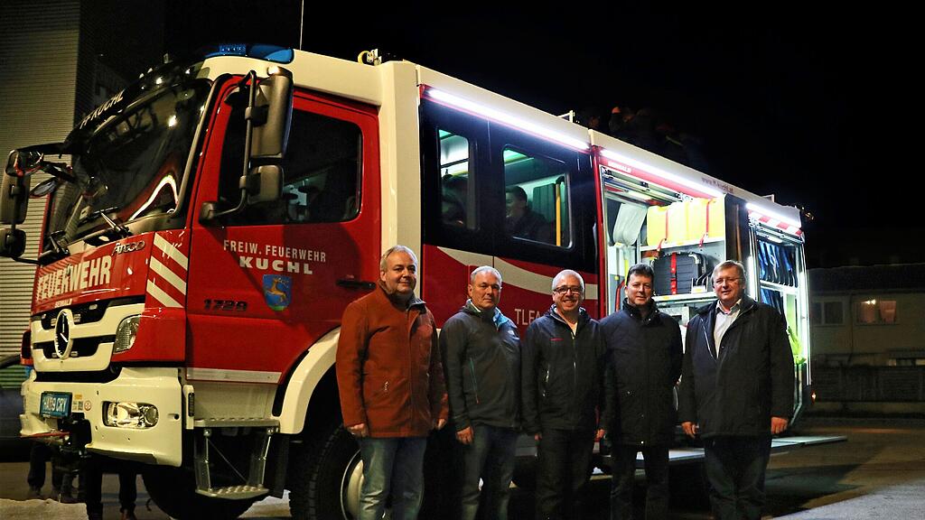 Im Bild von links: Thomas Bayer (Fa. Seiwald), Johann Struber (OFK-Stv.), Rupert Unterwurzacher (OFK), Andreas Wimmer (Bgm.), Andreas Seiwald (Fa. Seiwald).