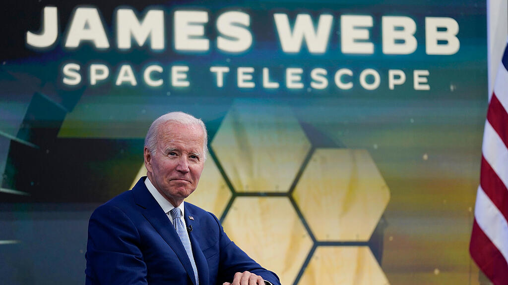 James Webb-Teleskop: Biden bei Pr\u00e4sentation